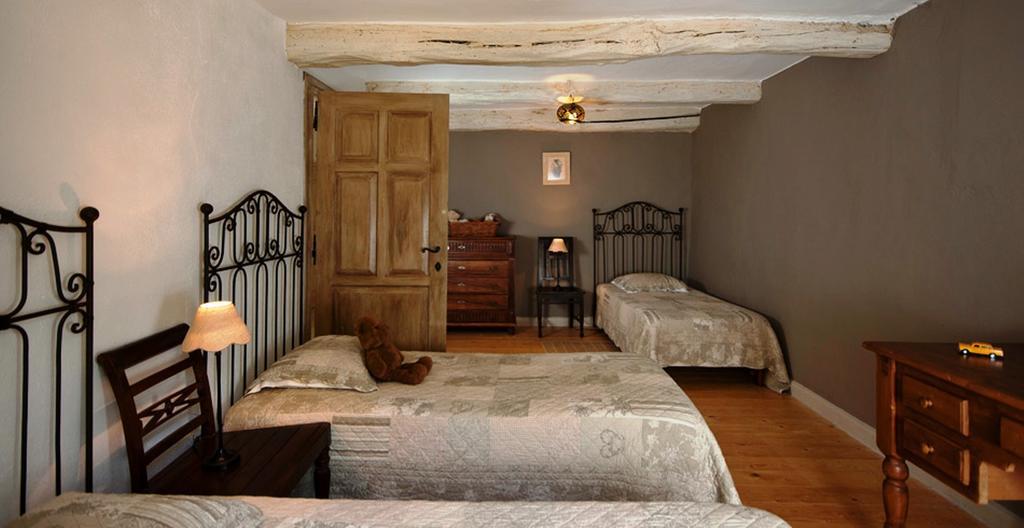 Domaine De Bertrandy Bed & Breakfast Allemagne-en-Provence Oda fotoğraf